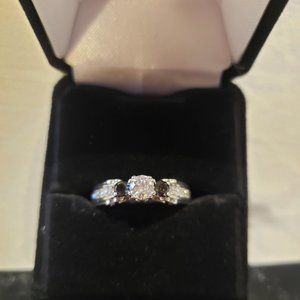 Women's 14K White Gold Diamond Wedding Ring- Size 7